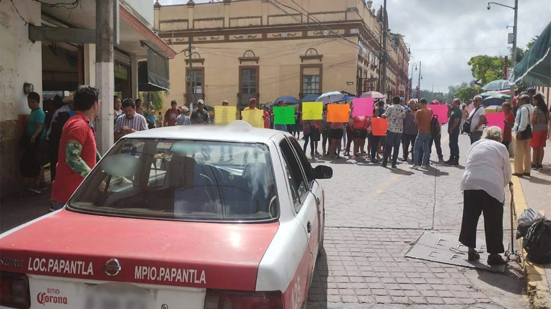 Bloqueo en Papantla por presuntoa abusos policiales